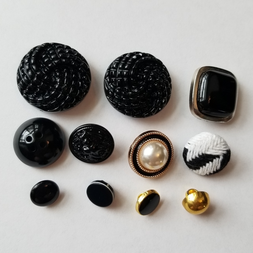 ❗Vintage Jackie Kennedy Style Black and White Faux Pearl Buttons❗